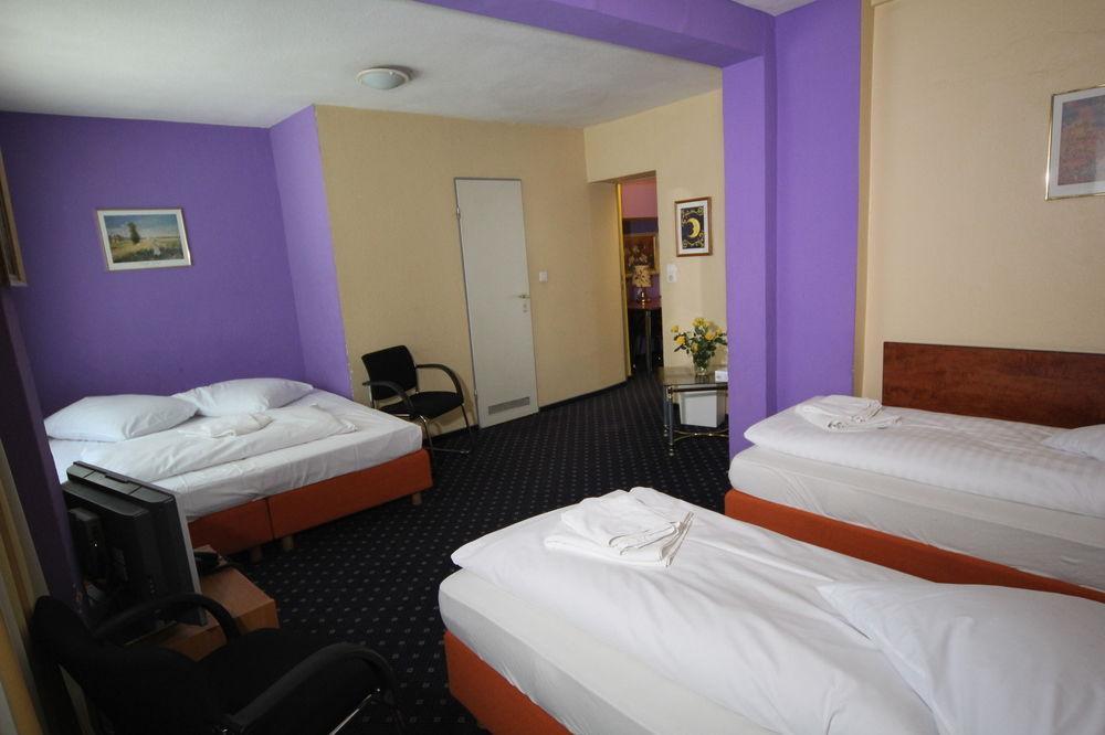 Carlton Hotel
